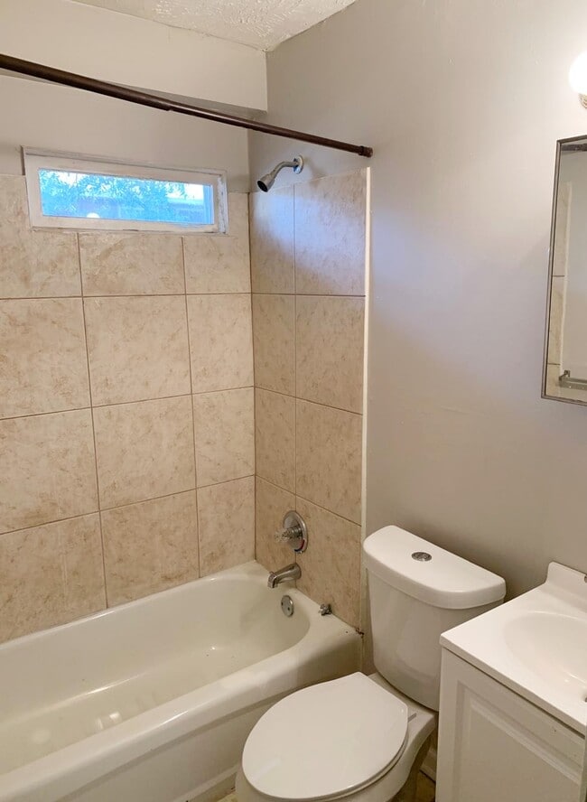 Foto del edificio - 420 Rawson St SW