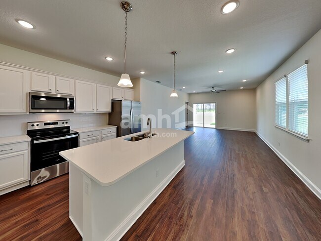 Building Photo - 621 Onate Cir