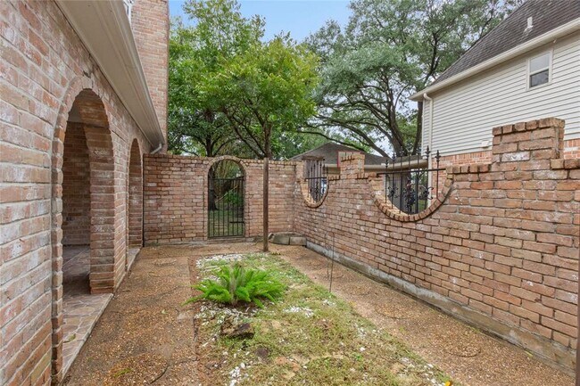 Foto del edificio - 11834 Westmere Dr