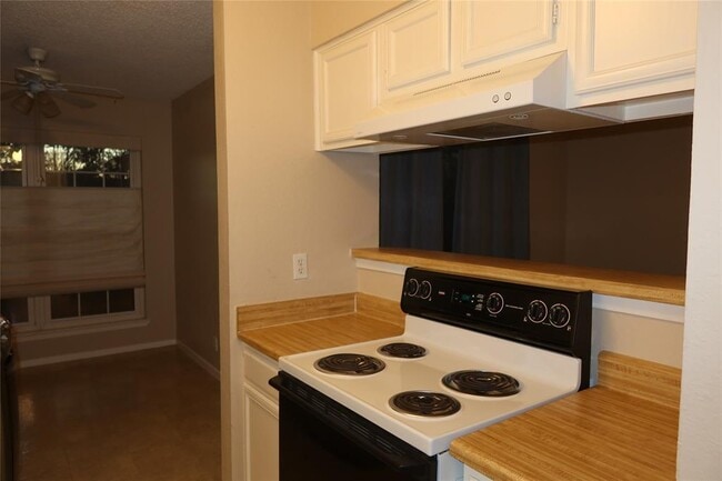 Foto del edificio - 4159 Steck Ave