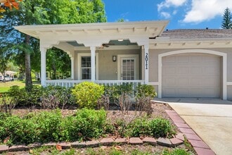 Building Photo - 2011 Villa Sites Dr