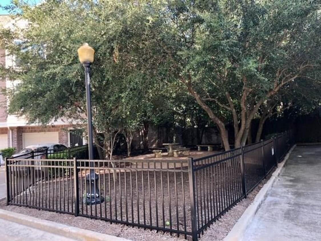 Primary Photo - Stunning Townhome Near Medical Center!