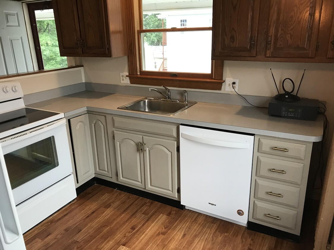 Kitchen - 101 Western Ave