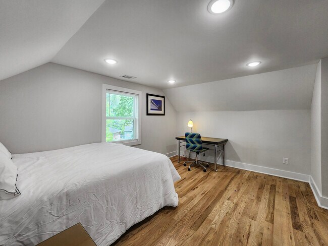 Foto del edificio - 966 Cascade Rd SW