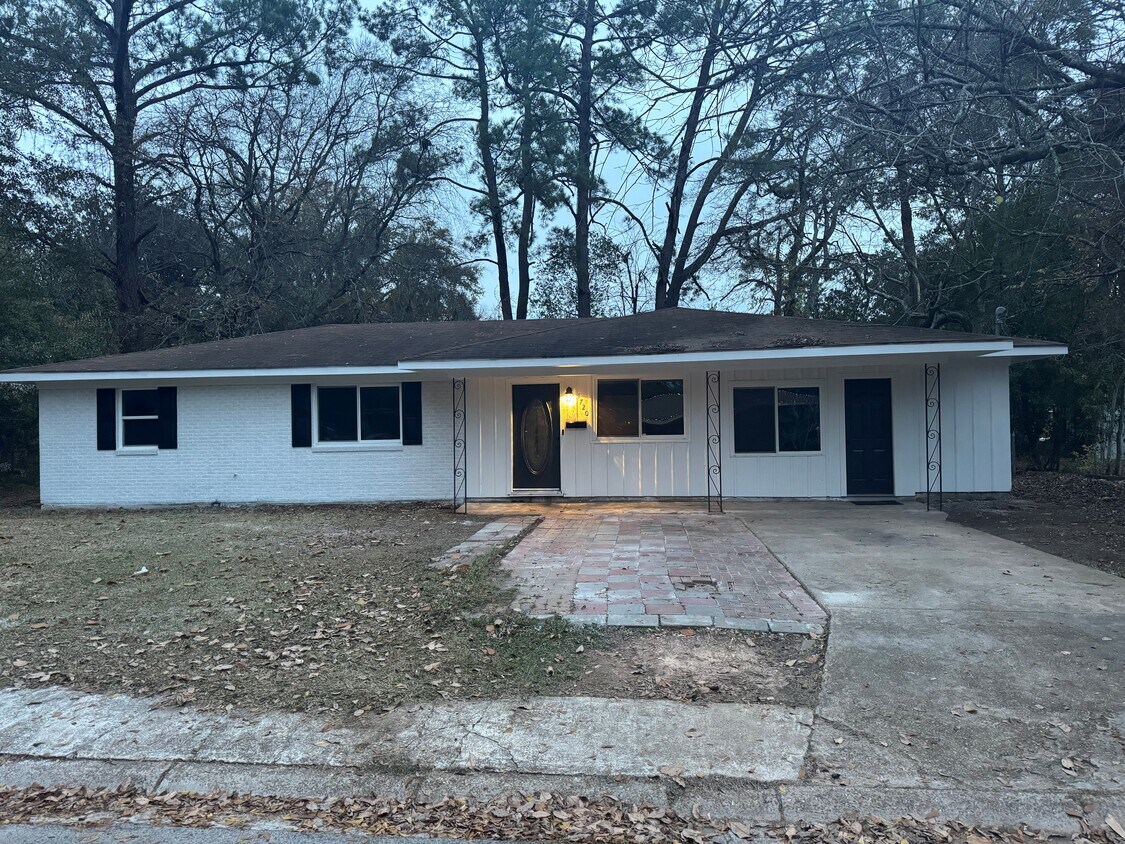 Building Photo - 1720 Shannon Rd