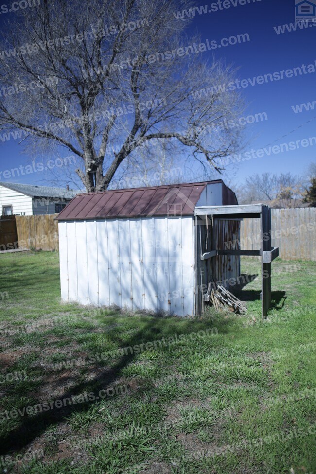 Building Photo - 1204 SW 24th Pl