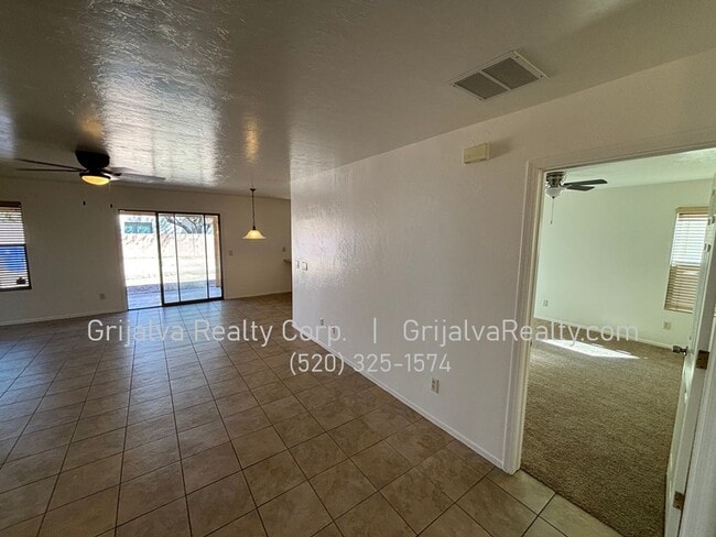 Building Photo - Beautiful 2-story 4-Bedroom, 2 Bath House with Loft for Rent (Green Valley)