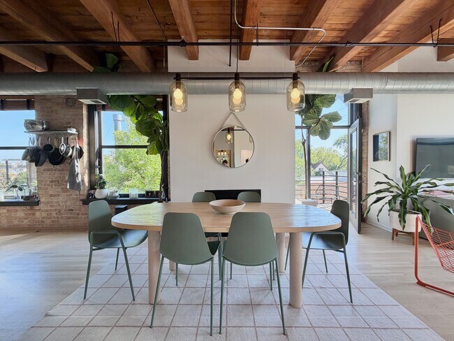 Foto del edificio - 2511 W Moffat St