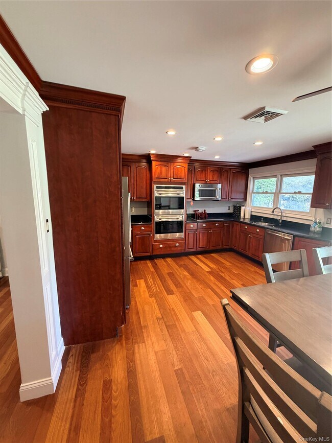 Foto del edificio - 364 Lockwood Dr