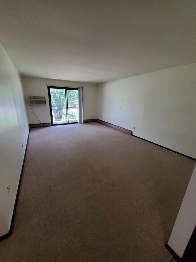 Foto principal - 10500 W Fond du Lac Ave