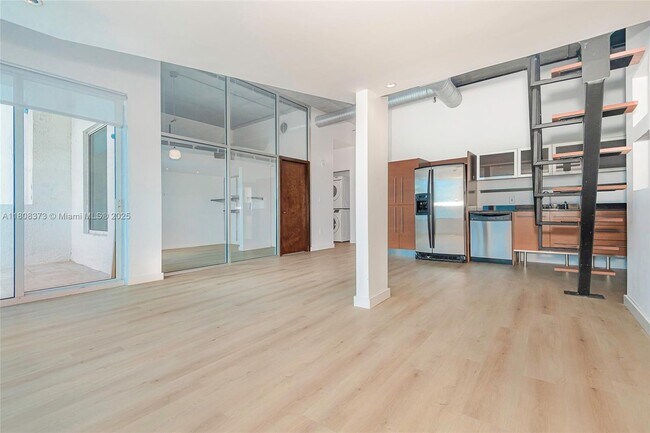 Foto del edificio - 10 SW South River Dr