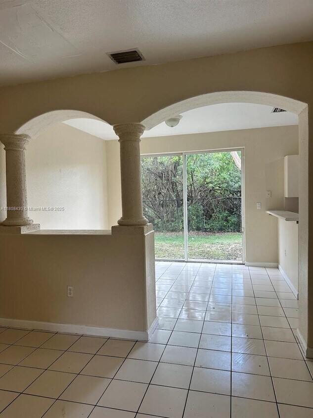 Foto principal - 1527 SE 24th Ct