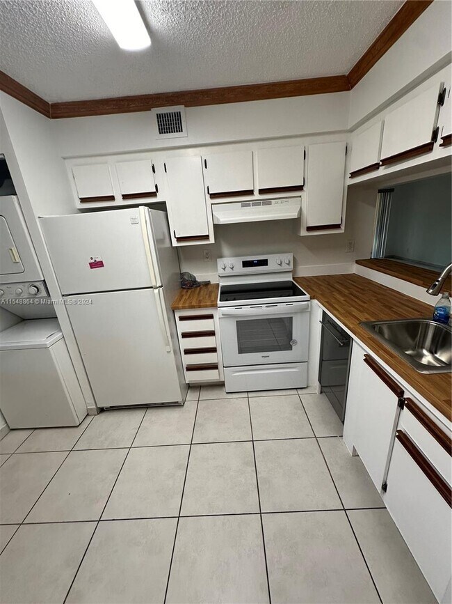 Foto del edificio - 9051 SW 141st Pl