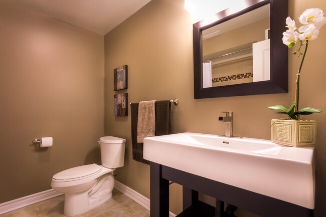 Building Photo - 900 Somerville Terrace