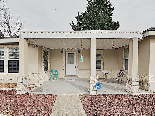 Foto del edificio - 1143 Newport Ave