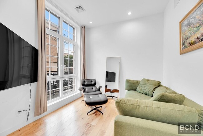 Foto del edificio - 278 Nassau Ave