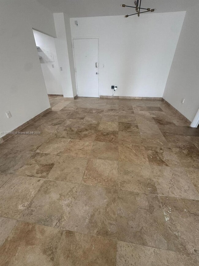 Building Photo - 500 Bayview Dr