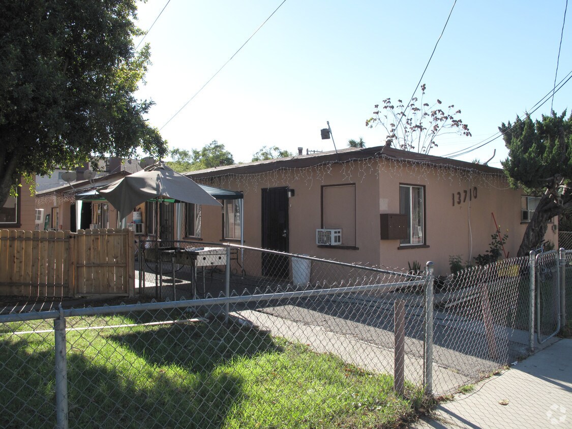 Primary Photo - 13710 Los Angeles St