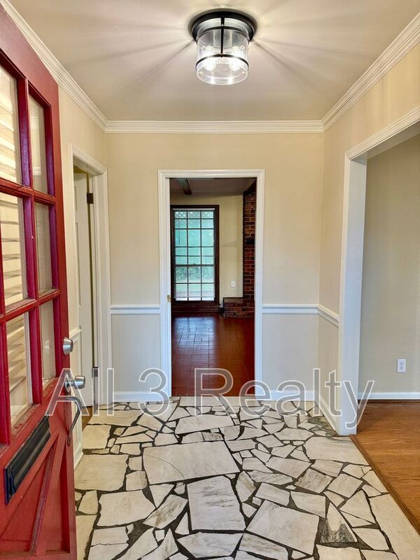 Building Photo - 2913 Sumter Ave