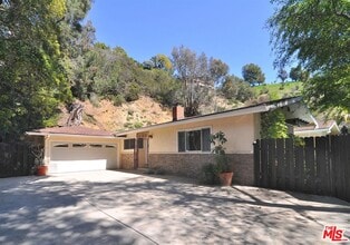 Building Photo - 2540 Laurel Pass Ave