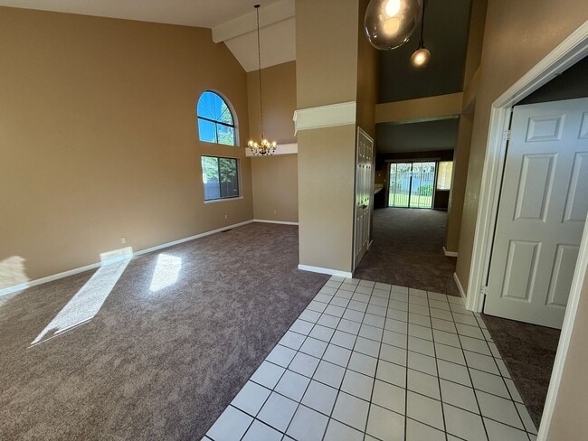 Building Photo - A Cute Single Quiet Court Home!