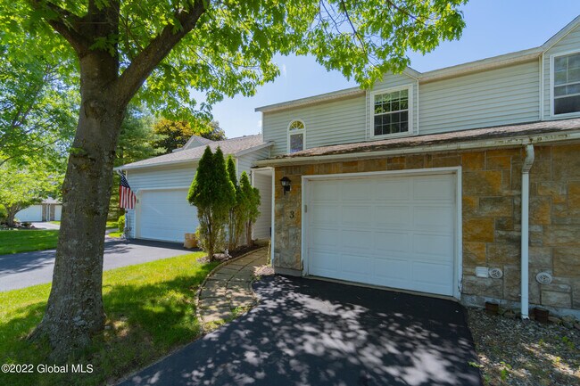 Foto del edificio - 3 Deerwood Ct