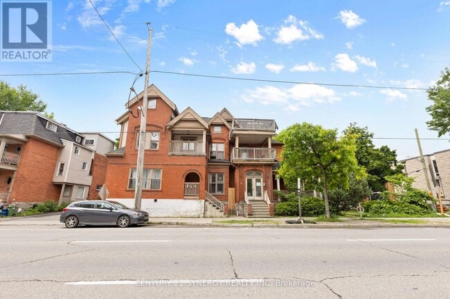 Building Photo - 450-450 MacLaren St