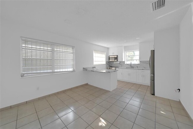 Foto del edificio - 7145 SW 13th St