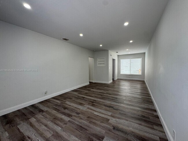 Foto del edificio - 8201 Abbott Ave