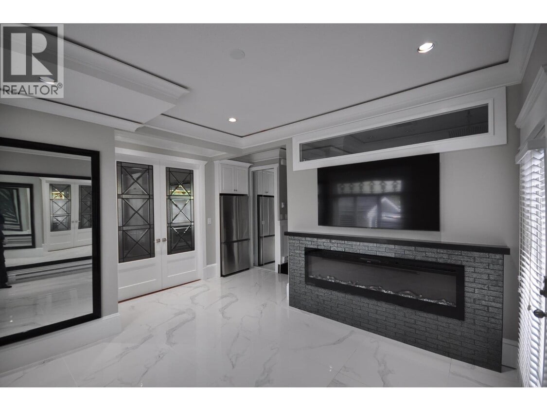 Primary Photo - 7505 Kingsway