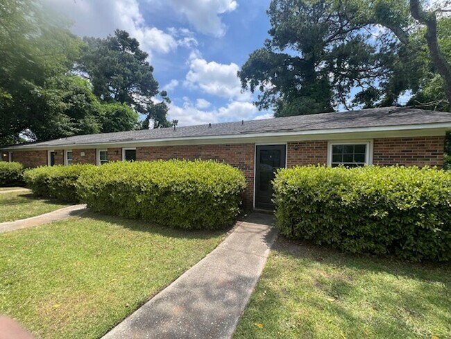 Foto del edificio - 6421 Applecross Ave