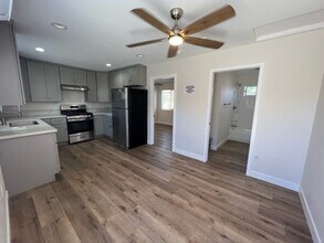 Building Photo - 1081 E Nocta St