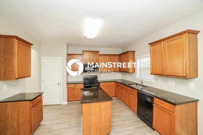 Building Photo - 4 Bedroom Pet-Friendly Home in Union City, GA with Main Street Renewal