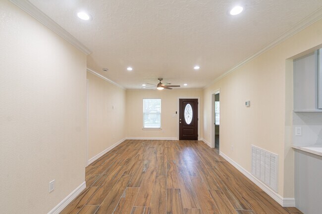 Foto del edificio - 409 Oaklawn St