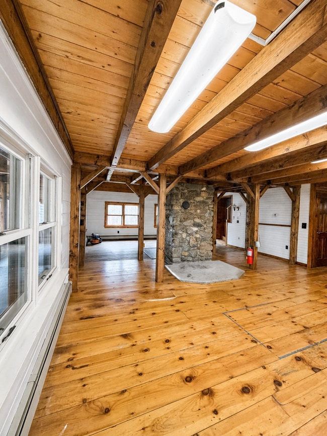 Building Photo - 805 N Dexter Rd