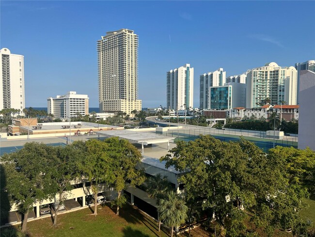 Foto del edificio - 17011 N Bay Rd