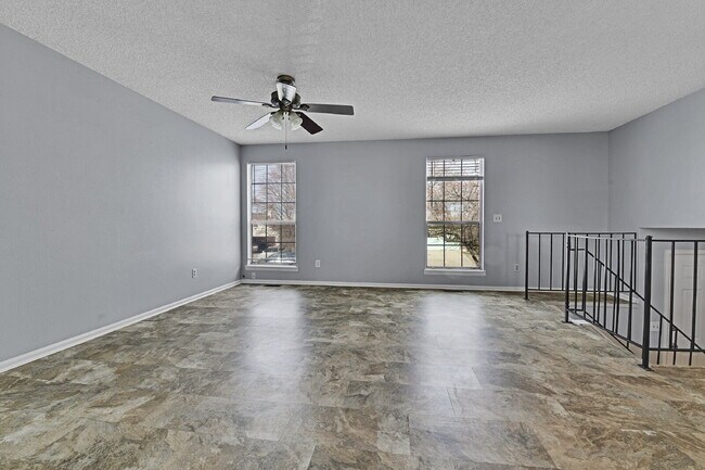 Foto del edificio - $2,540.95 with $300 off the first month's Rent- 4 Bedroom, 1.5 Bath, Single Family Home in Aurora...