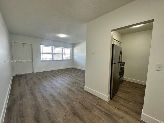 Foto del edificio - 2300 Madison St