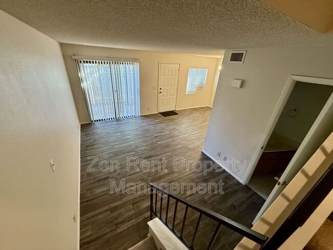 Building Photo - 286 W Palomino Dr