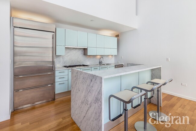 Foto del edificio - 310 E 53rd St