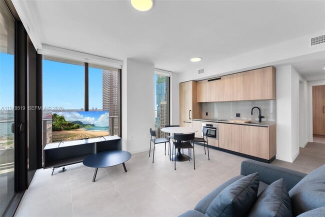 Building Photo - 121 NE 5th St