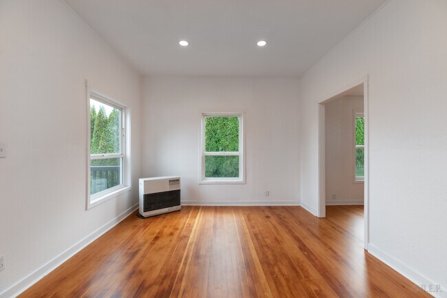 Foto del edificio - 410 W C St