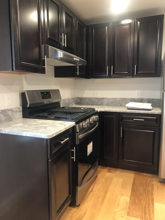 Building Photo - 52 Lewis St