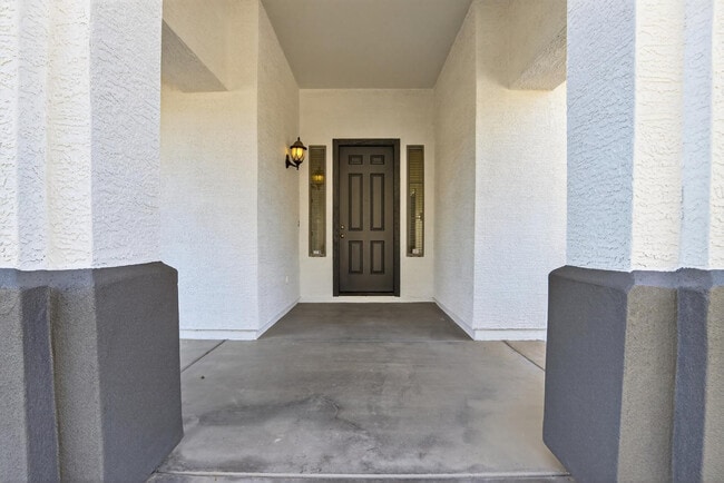 Building Photo - 18711 E Raven Dr