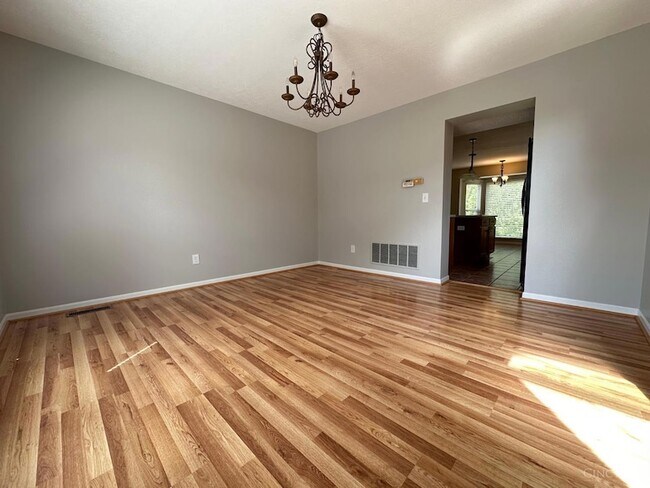 Foto del edificio - 5575 Glen Oak