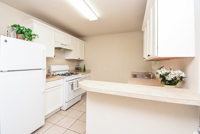 Building Photo - 8401 Montridge Dr