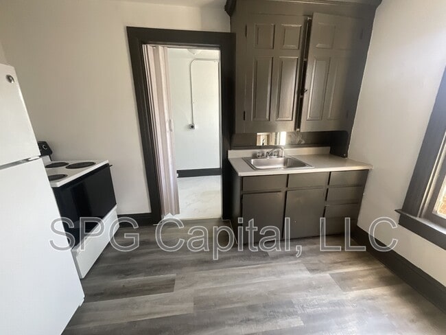 Foto del edificio - 1042 W Market St