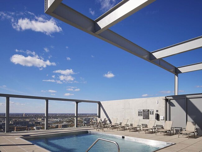 Building Photo - 855 N La Salle Dr