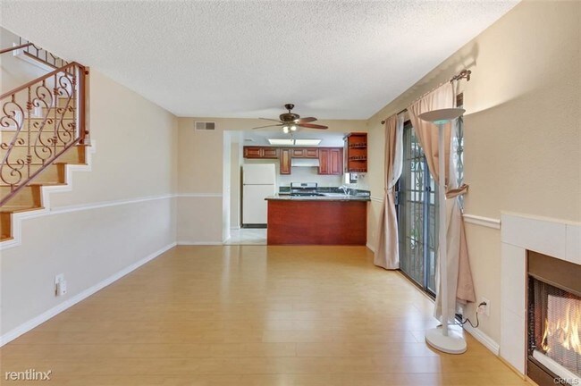 Building Photo - 4 br, 2.5 bath Condo - 500 E Saxon Ave Apt G