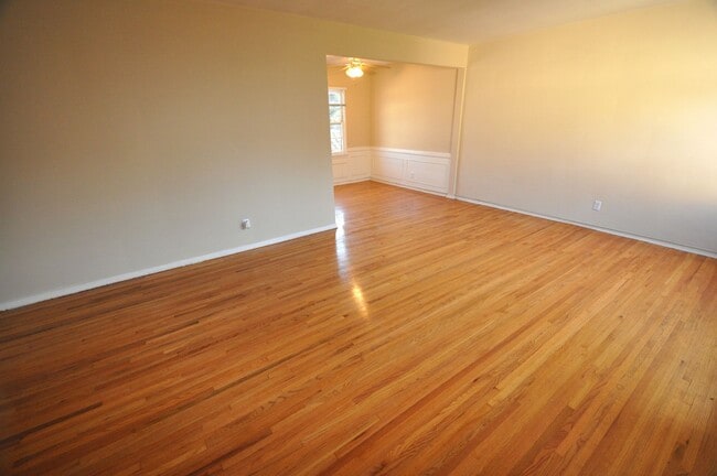 Building Photo - 11720 Magnolia Blvd